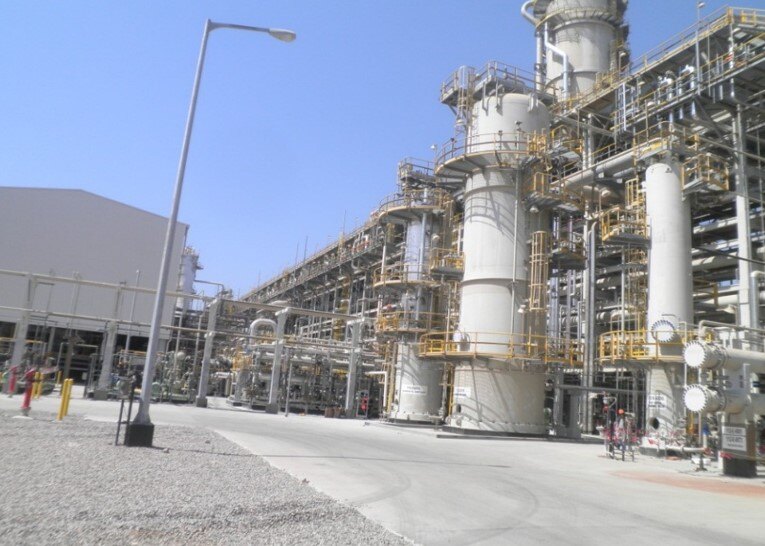 Completed industrial process plant with vessels and pipework