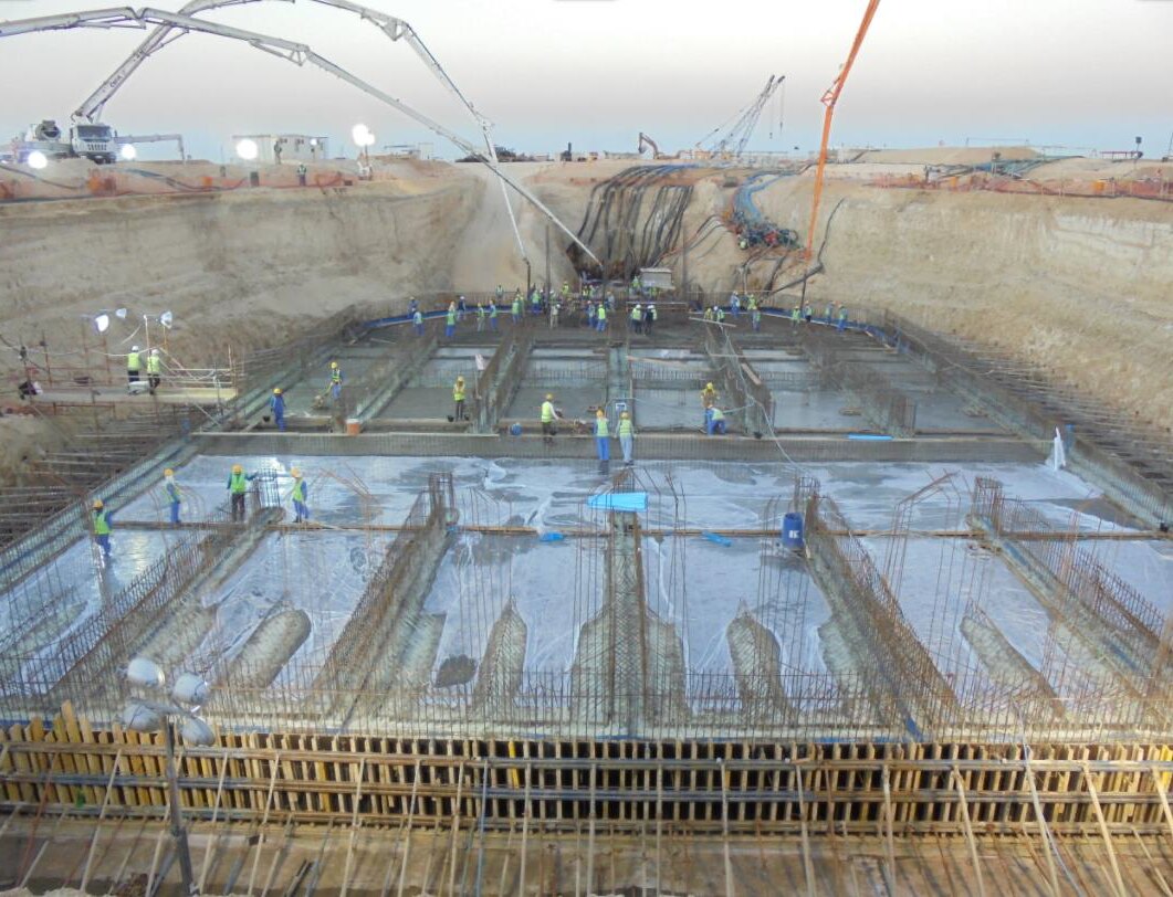 Power plant intake structure during major reinforced-concrete works